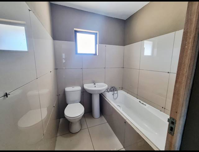 1 BEDROOM HOUSE TO LET IN NGWELEZANA